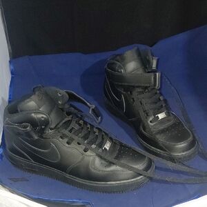Nike Men’s Black High-Top Leather Sneakers